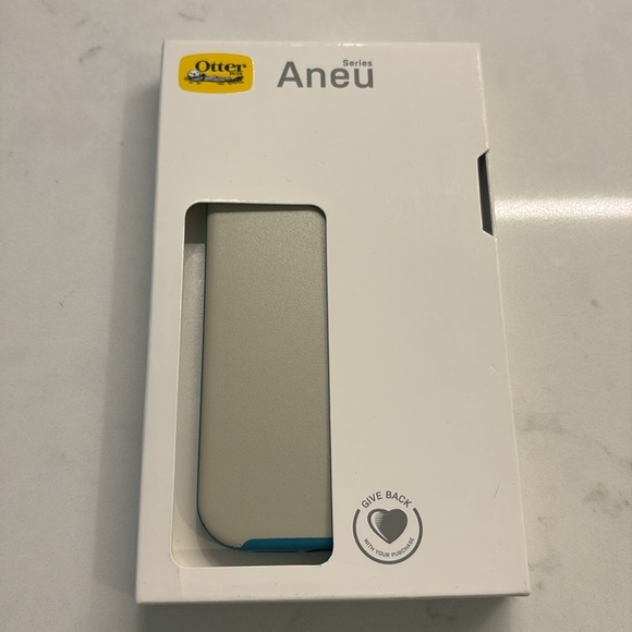 OtterBox Slim Case with MagSafe for Apple iPhone 12/12 Pro - Picture 4 of 4